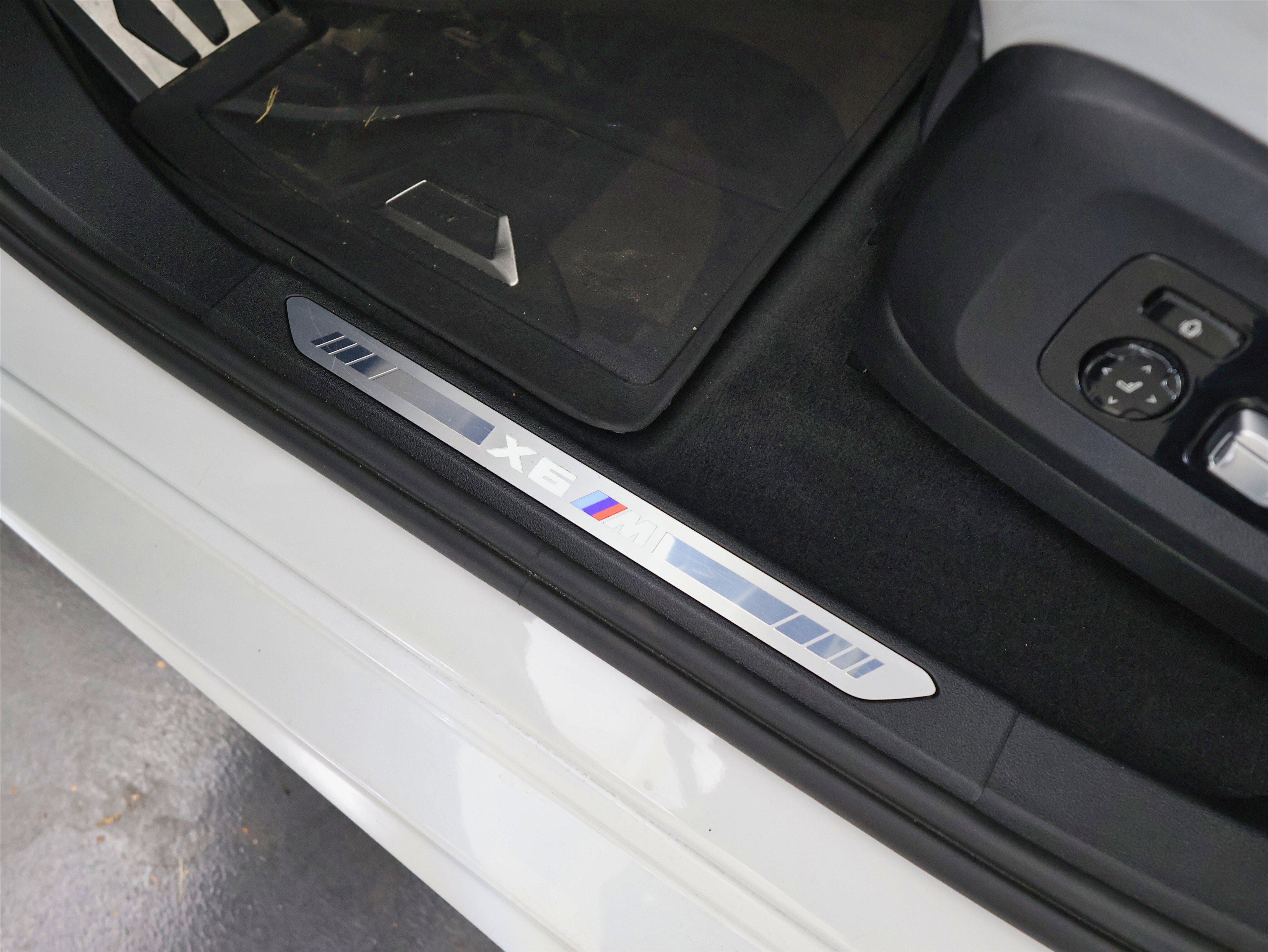 Used 2021 BMW X6 M w/ Executive Package image 23