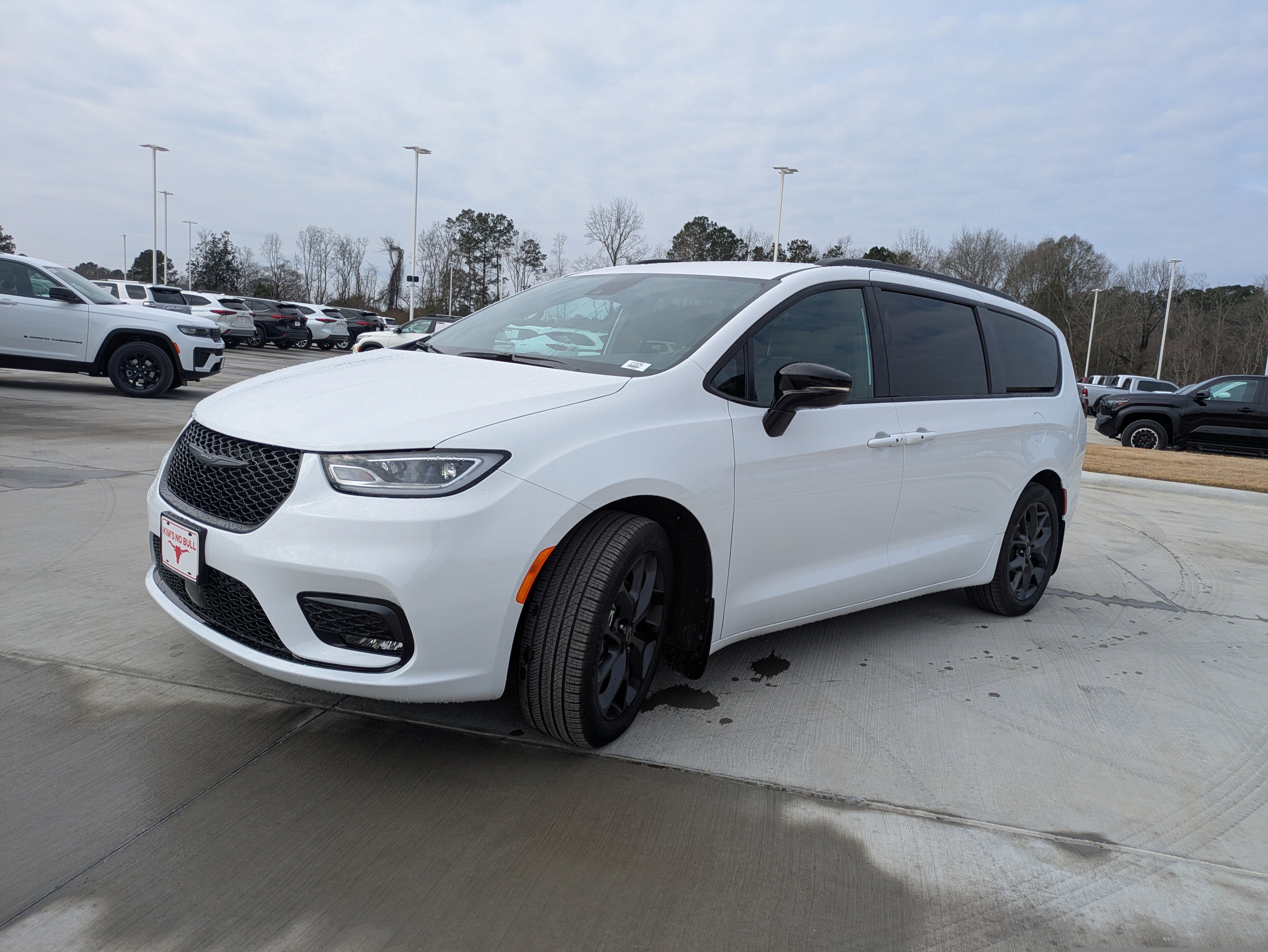 New 2026 Chrysler Pacifica Select w/ S Appearance Package FWD image 3