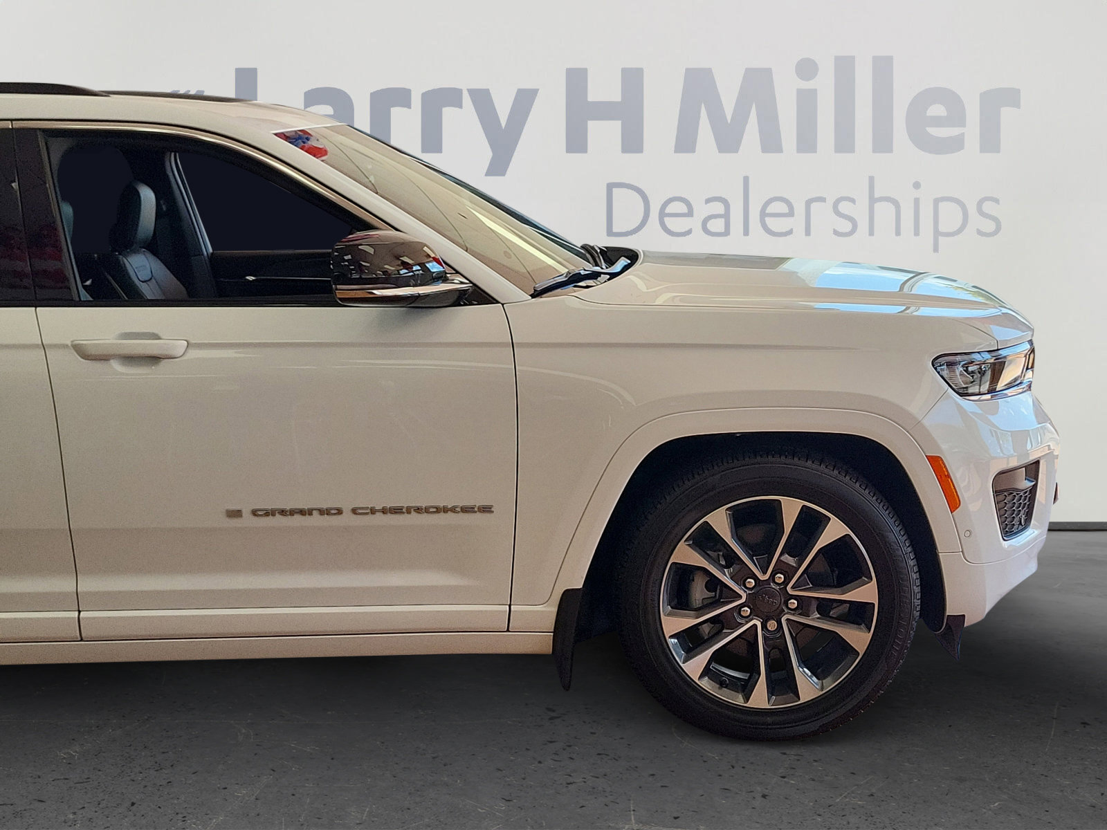 New 2025 Jeep Grand Cherokee L Overland w/ Luxury Tech Group IV image 8