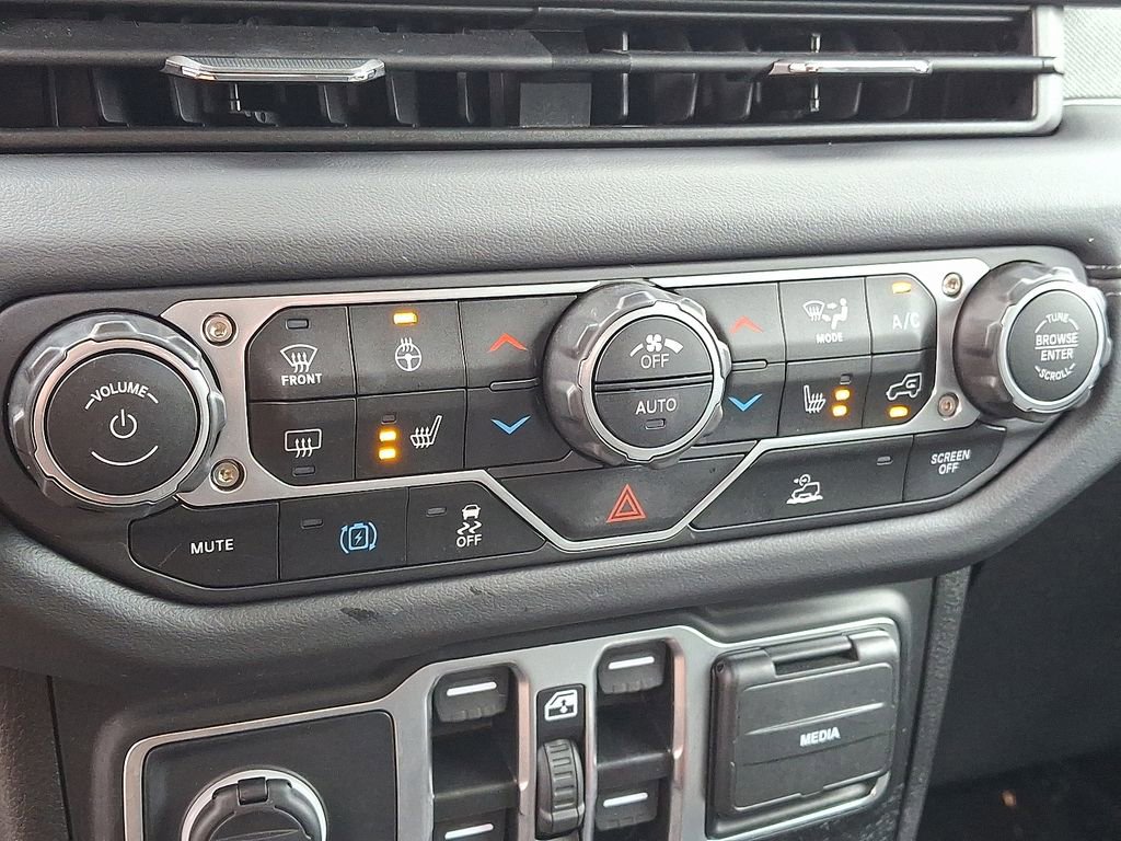 Used 2025 Jeep Wrangler Unlimited Sahara image 15