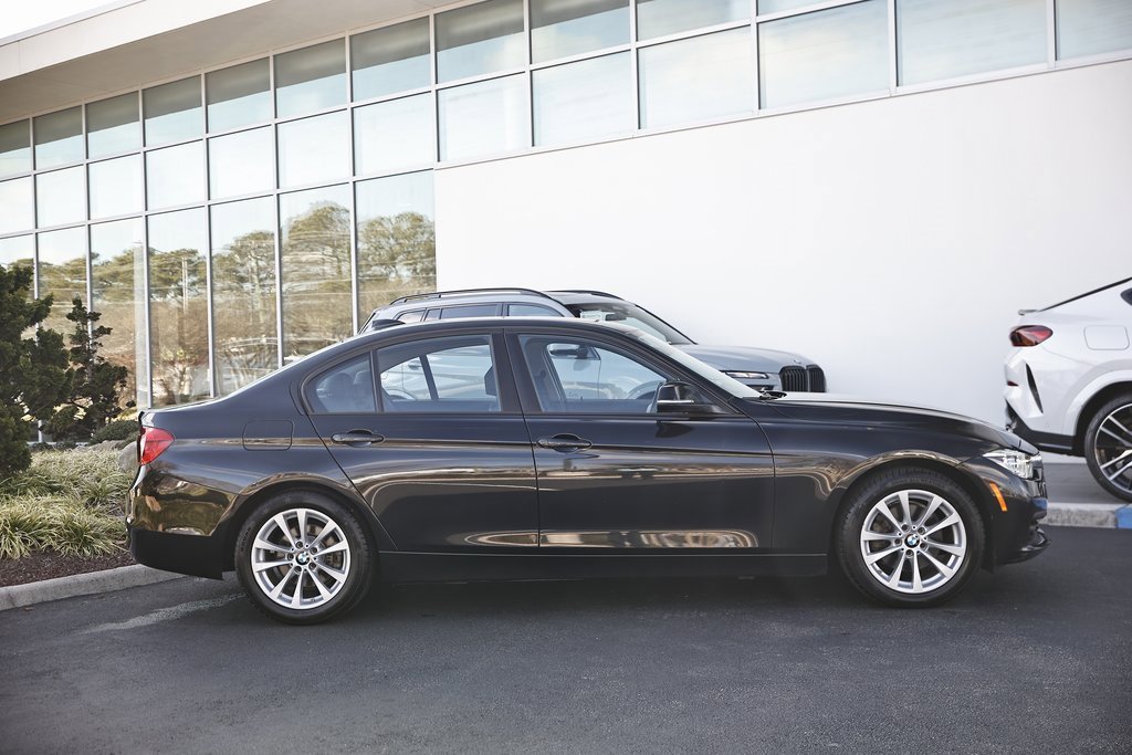 Used 2018 BMW 320i Sedan w/ Convenience Package image 4