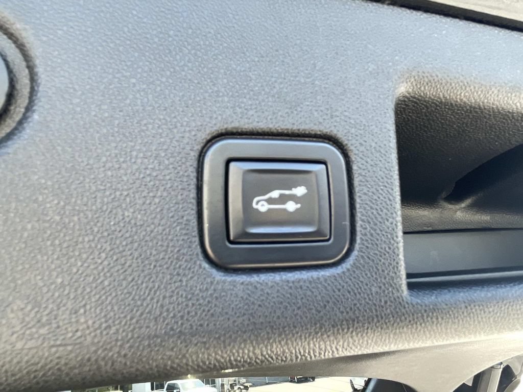Used 2022 Chevrolet Equinox Premier FWD image 12