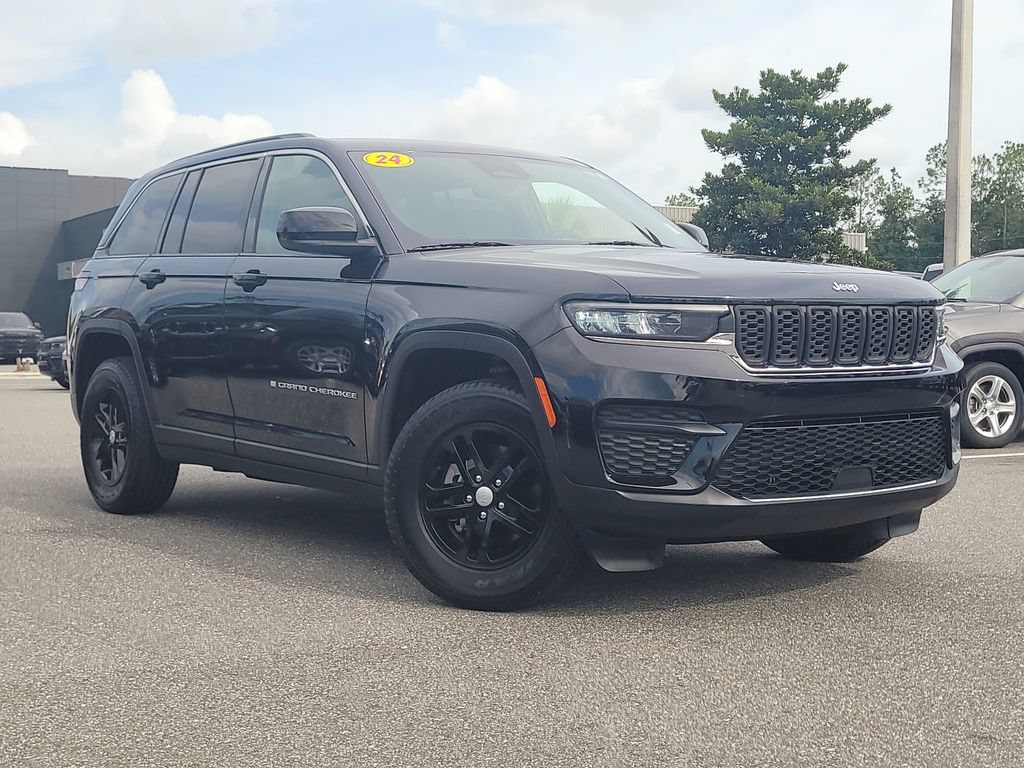 Used 2024 Jeep Grand Cherokee Laredo w/ Luxury Tech Group I AWD/4WD image 1