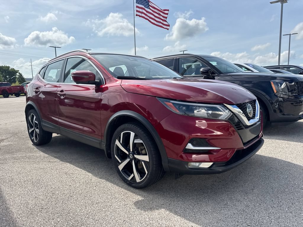 Used 2021 Nissan Rogue Sport SL w/ Premium Package FWD image 3