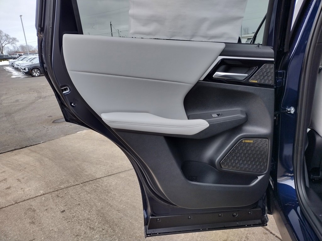 New 2026 Mitsubishi Outlander SE image 32