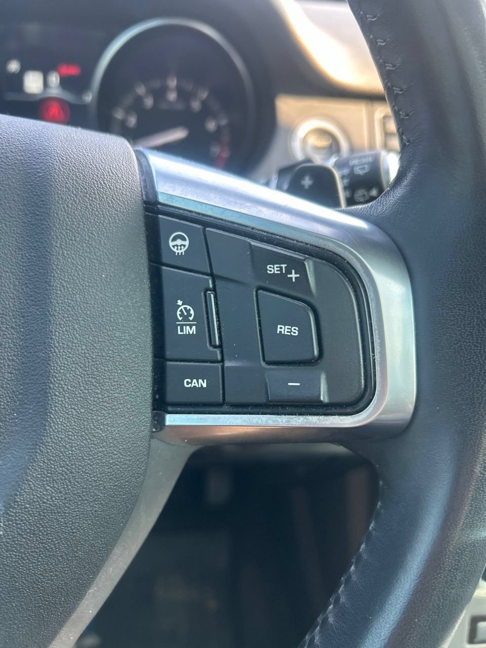 Used 2019 Land Rover Discovery Sport AWD/4WD image 21