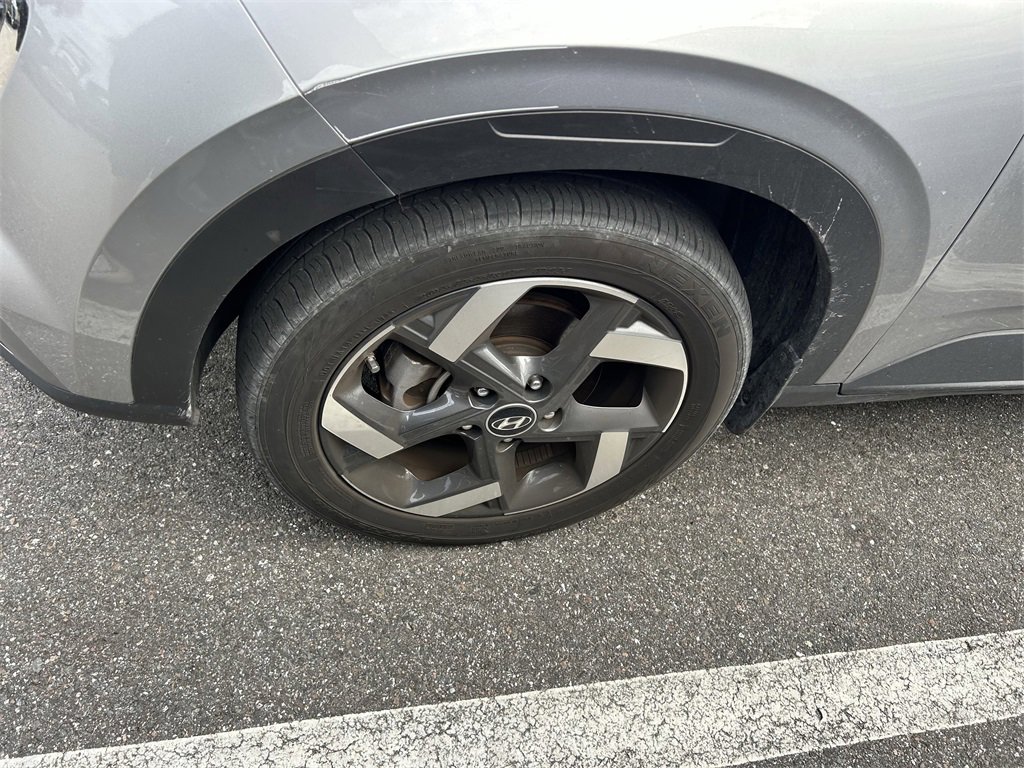 Certified 2023 Hyundai Venue SEL image 5