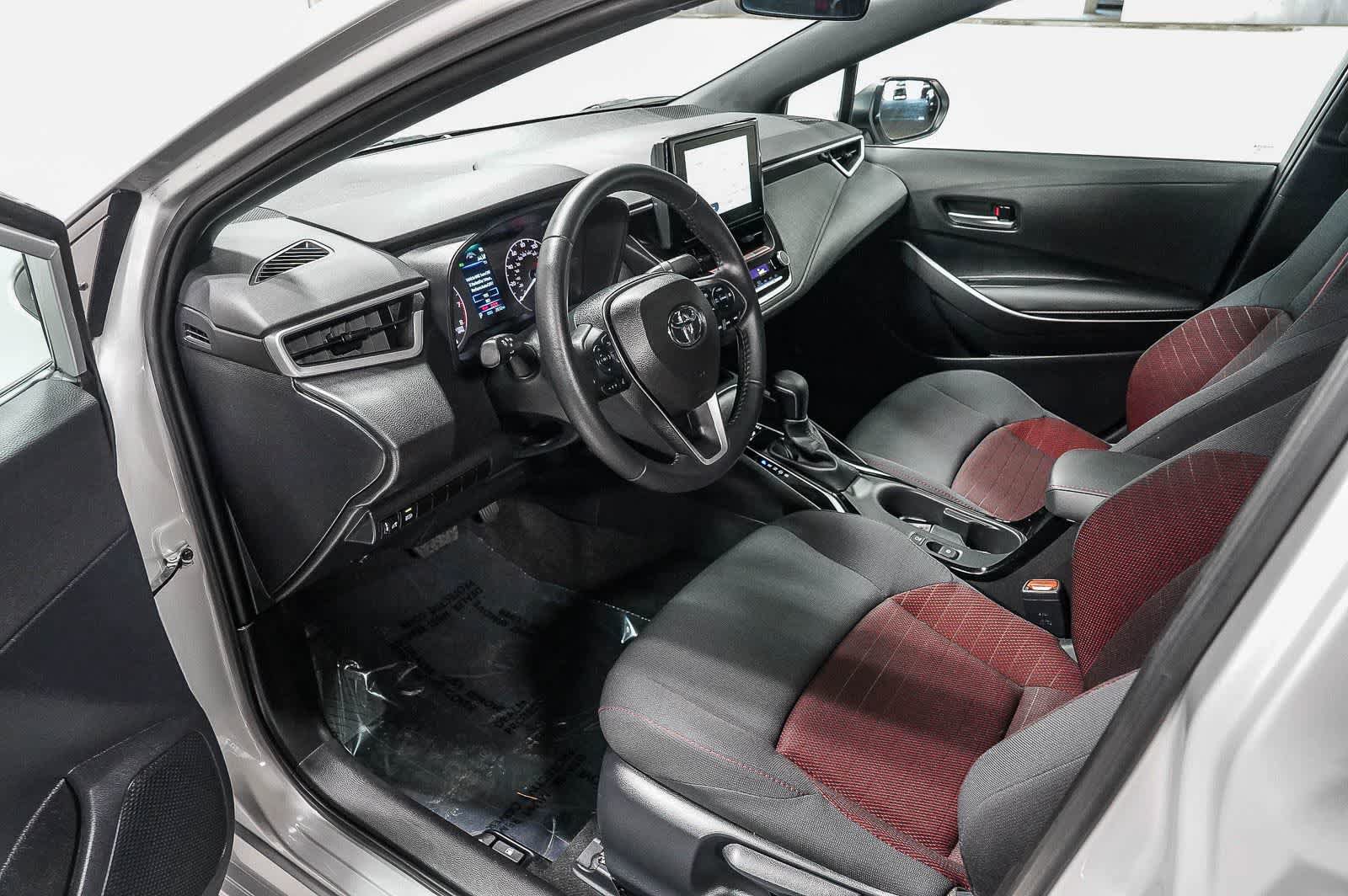 Certified 2025 Toyota Corolla SE FWD image 18