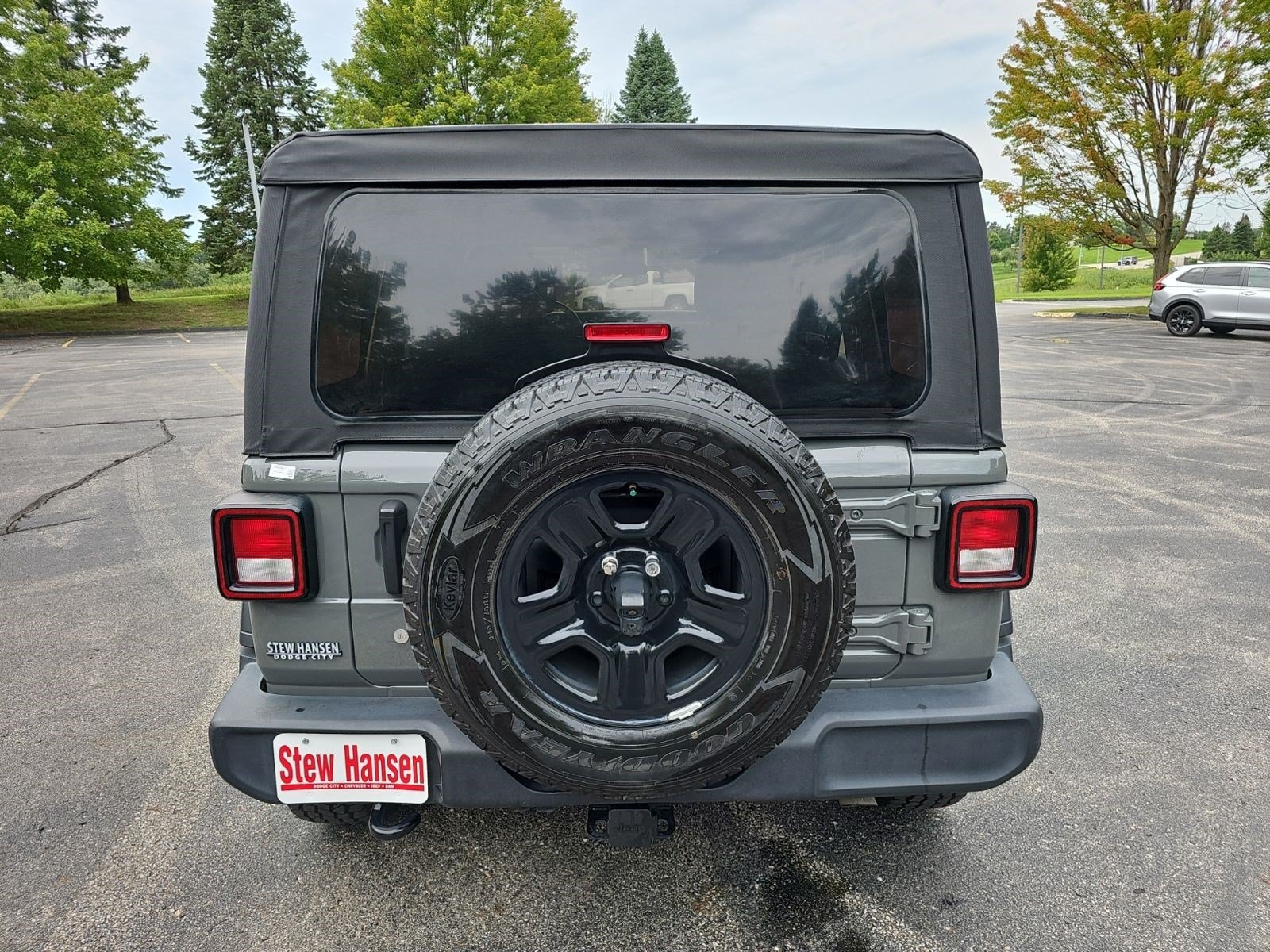 Used 2018 Jeep Wrangler Unlimited Sport AWD/4WD image 5