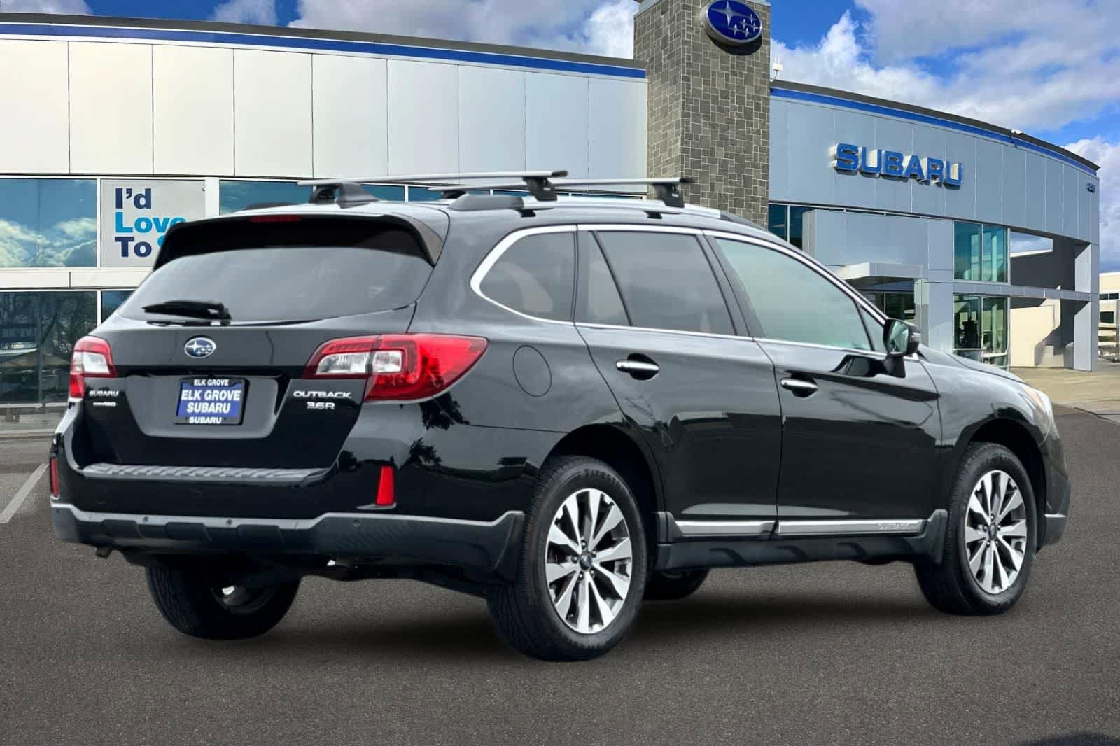Used 2017 Subaru Outback 3.6R Touring w/ Popular Package #5A AWD/4WD image 2