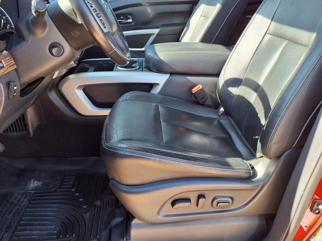 Used 2020 Nissan Titan SL w/ Moonroof Package image 24