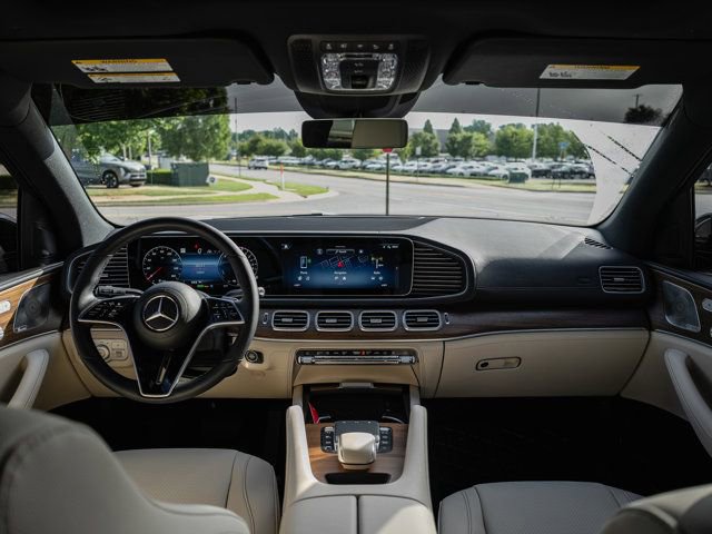 Used 2025 Mercedes-Benz GLE 450e 4MATIC image 18