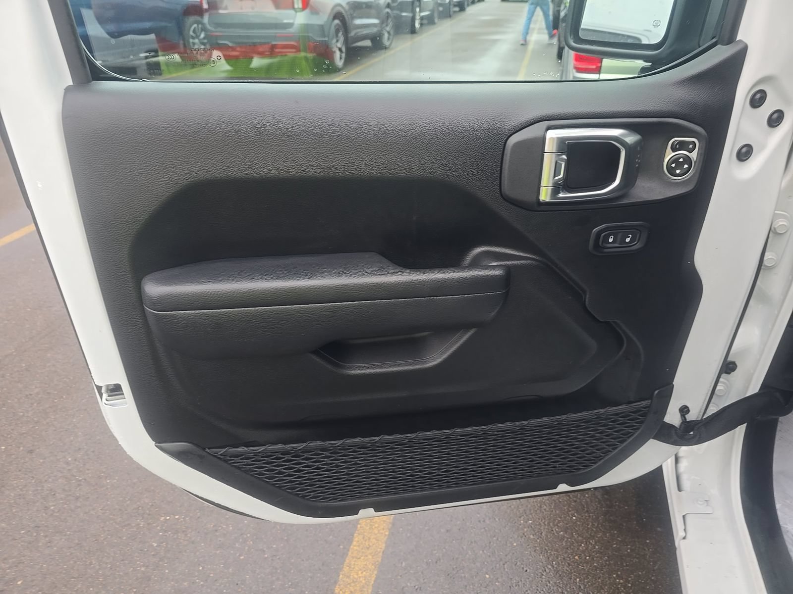 Used 2024 Jeep Wrangler Unlimited w/ Convenience Group AWD/4WD image 13