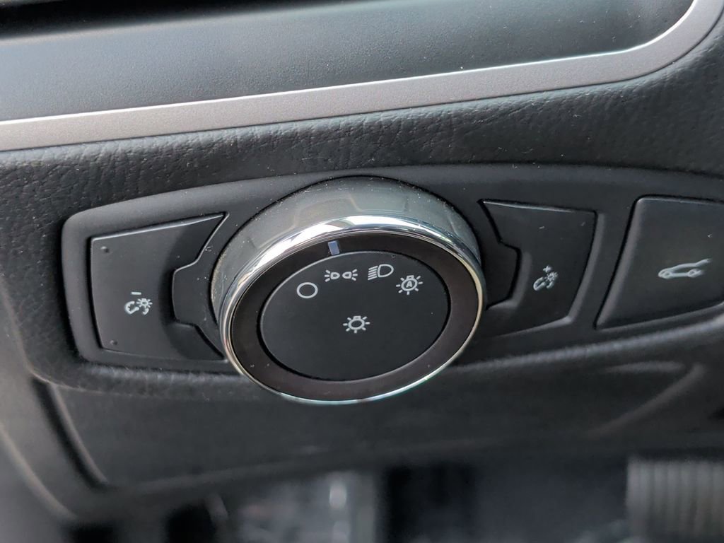 Used 2018 Ford Edge SEL w/ Equipment Group 201A FWD image 17