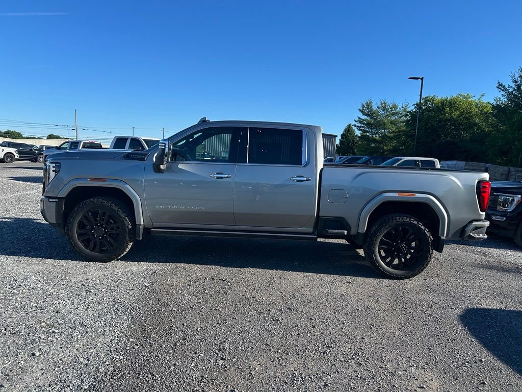 Used 2024 GMC Sierra 2500 Denali Ultimate AWD/4WD image 7