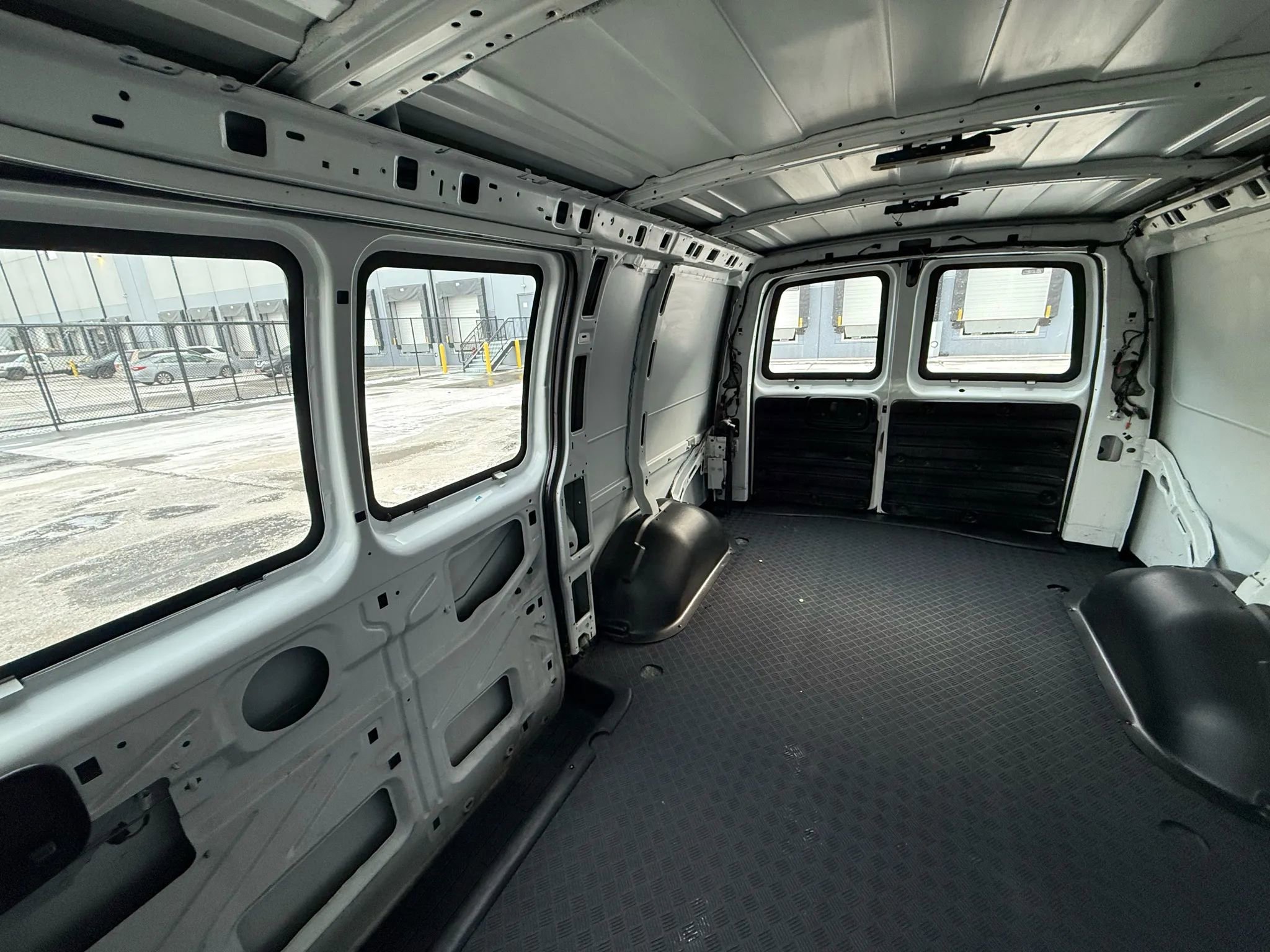 Used 2017 Chevrolet Express 3500 image 21