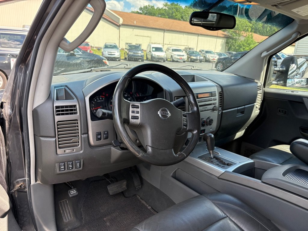 Used 2005 Nissan Titan LE w/ (T01) Tow Pkg AWD/4WD image 14