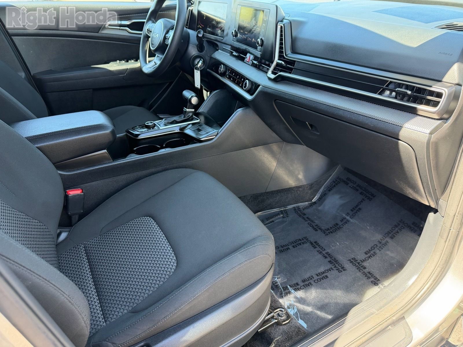 Used 2025 Kia Sportage LX image 14