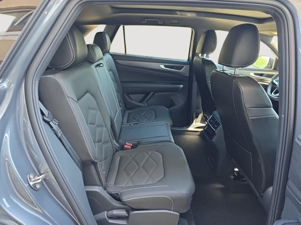 Used 2024 Volkswagen Atlas Cross Sport SE w/ Panoramic Sunroof Package AWD/4WD image 7