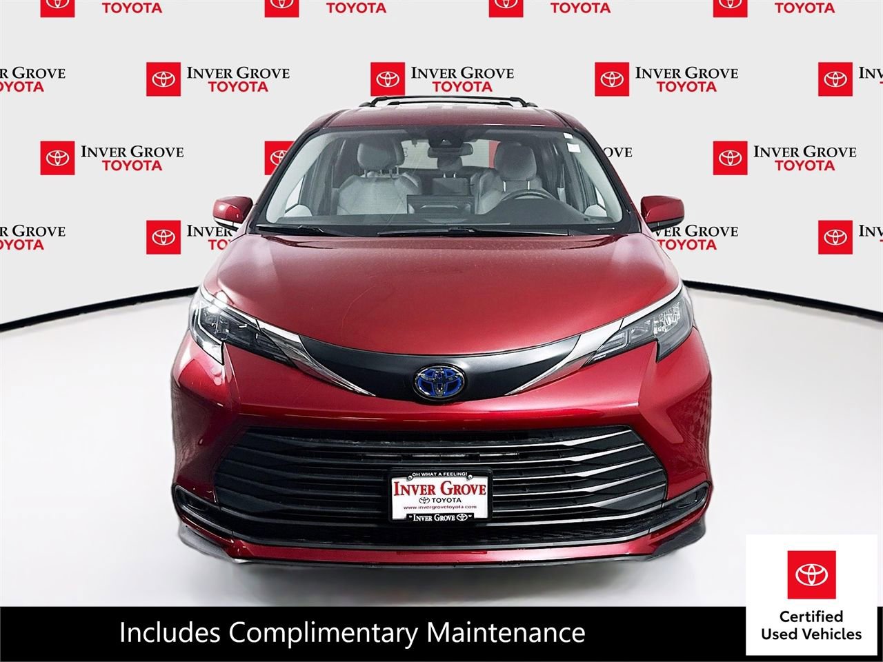 Certified 2025 Toyota Sienna LE AWD/4WD image 2