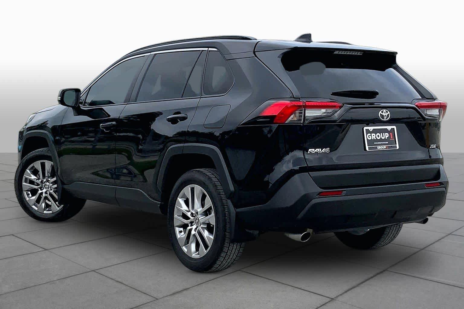 Used 2023 Toyota RAV4 XLE Premium FWD image 12