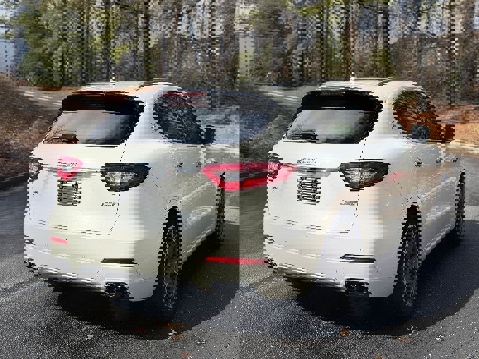 Used 2018 Maserati Levante GranLusso image 2