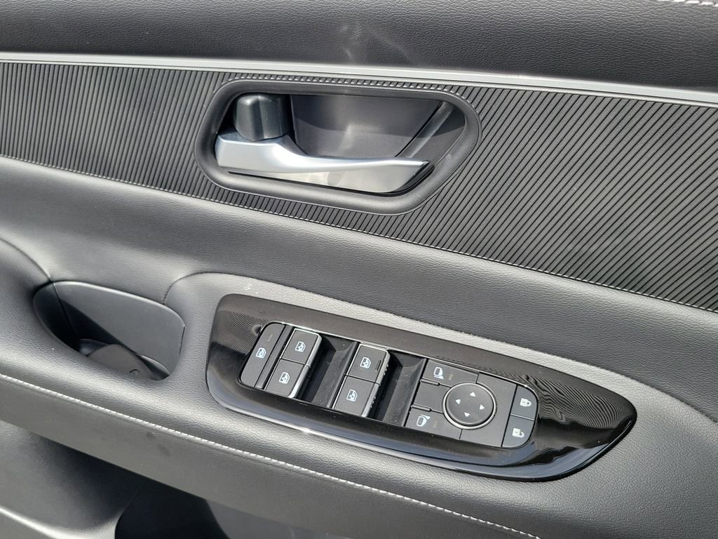 Used 2025 Nissan Murano SV AWD/4WD image 17