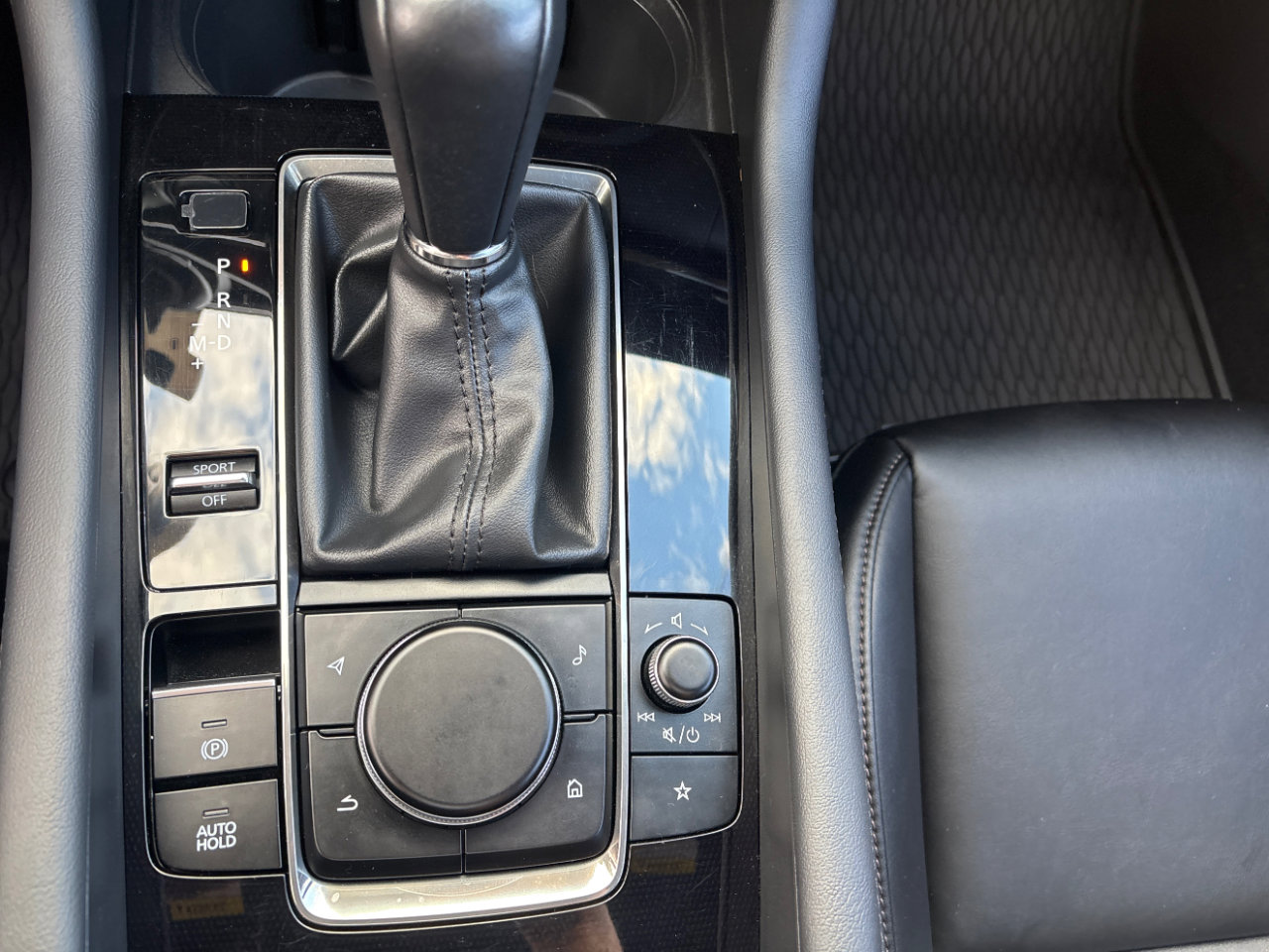 Used 2022 MAZDA MAZDA3 s image 24