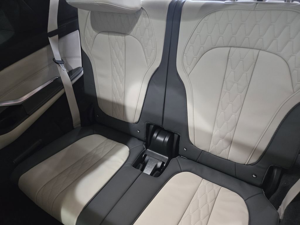 New 2026 BMW ALPINA XB7 image 33
