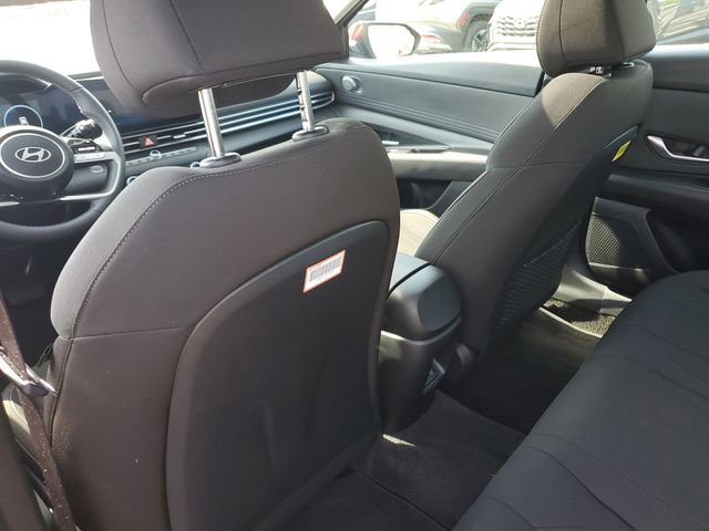 Certified 2025 Hyundai Elantra SEL FWD image 12