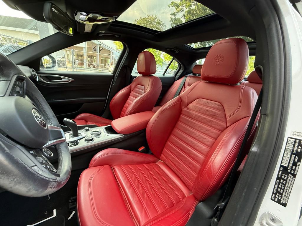Used 2022 Alfa Romeo Giulia Veloce RWD image 9