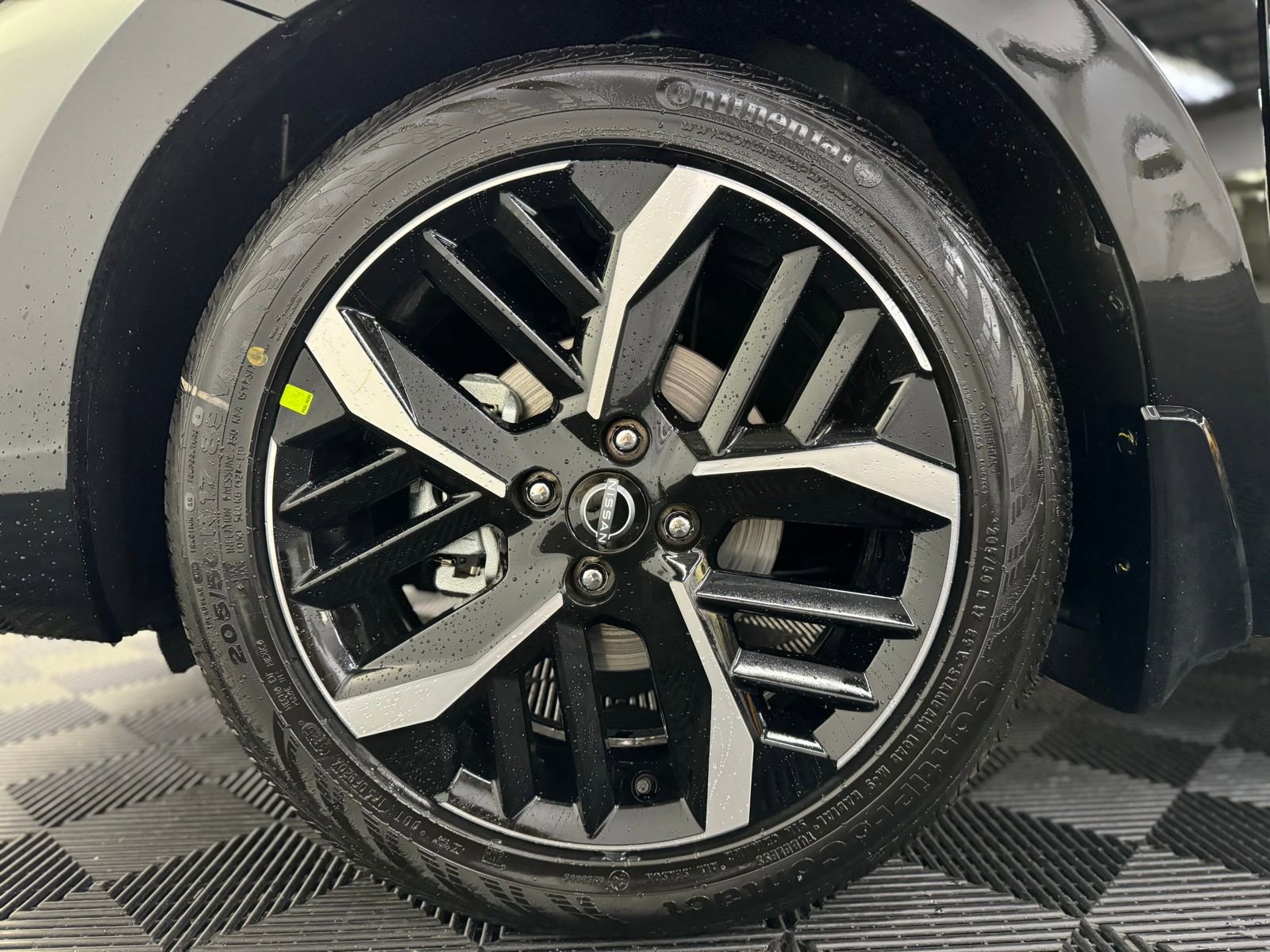 New 2025 Nissan Versa SR image 9