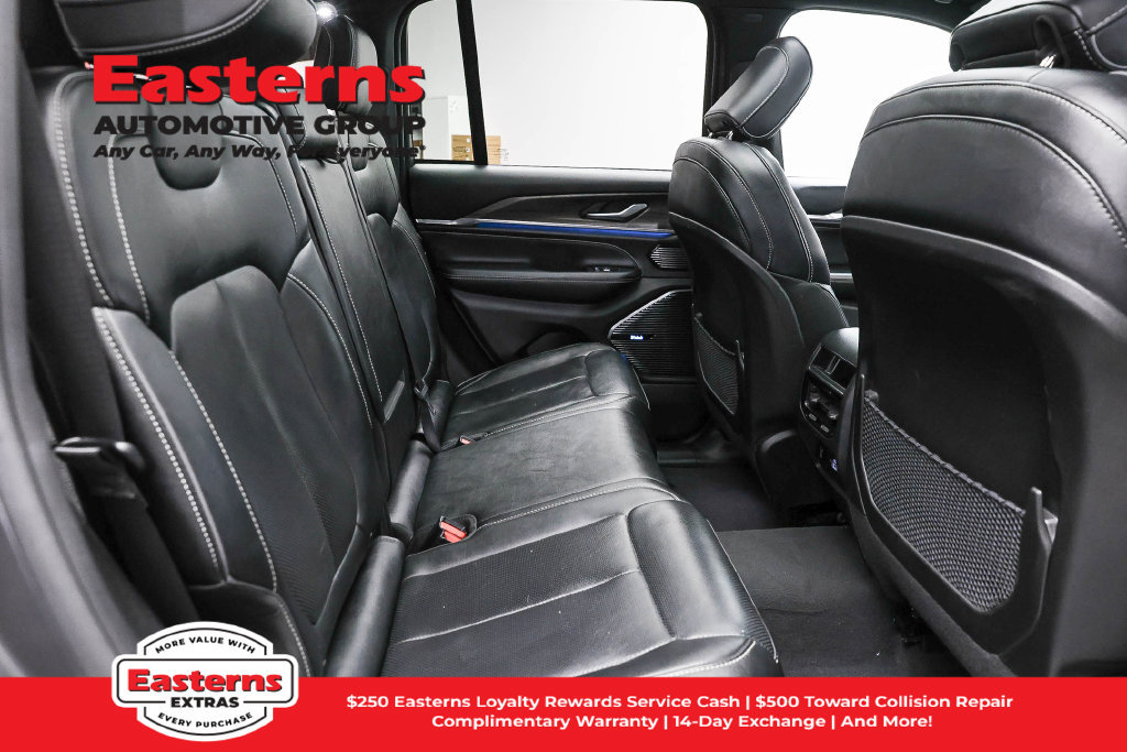 Used 2023 Jeep Grand Cherokee Overland AWD/4WD image 24