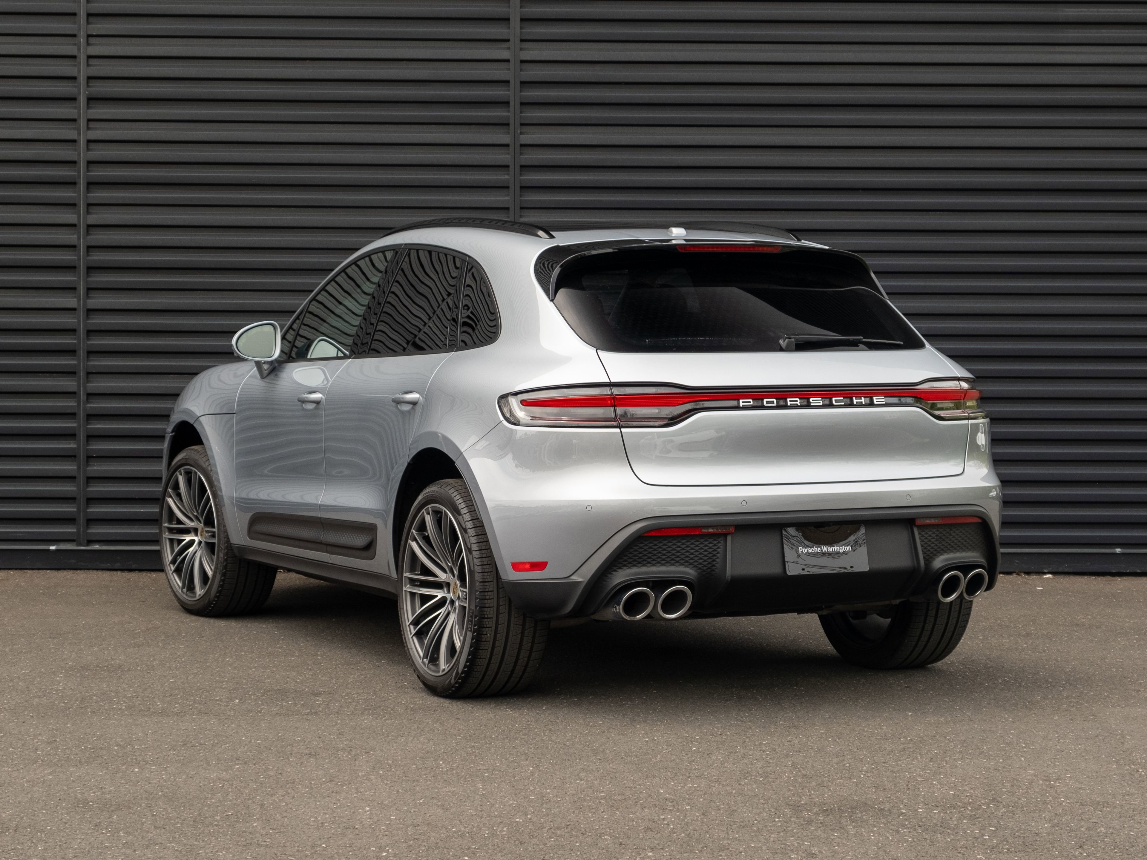 Certified 2026 Porsche Macan AWD/4WD image 3
