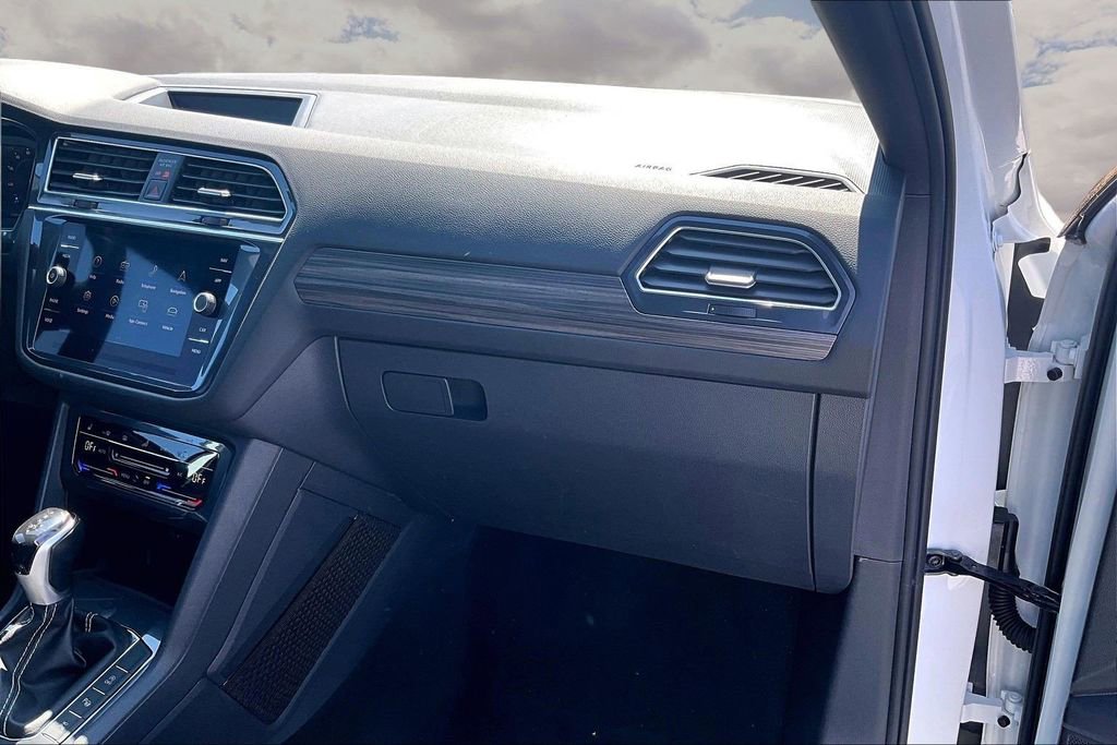 Used 2022 Volkswagen Tiguan SEL R-Line AWD/4WD image 26