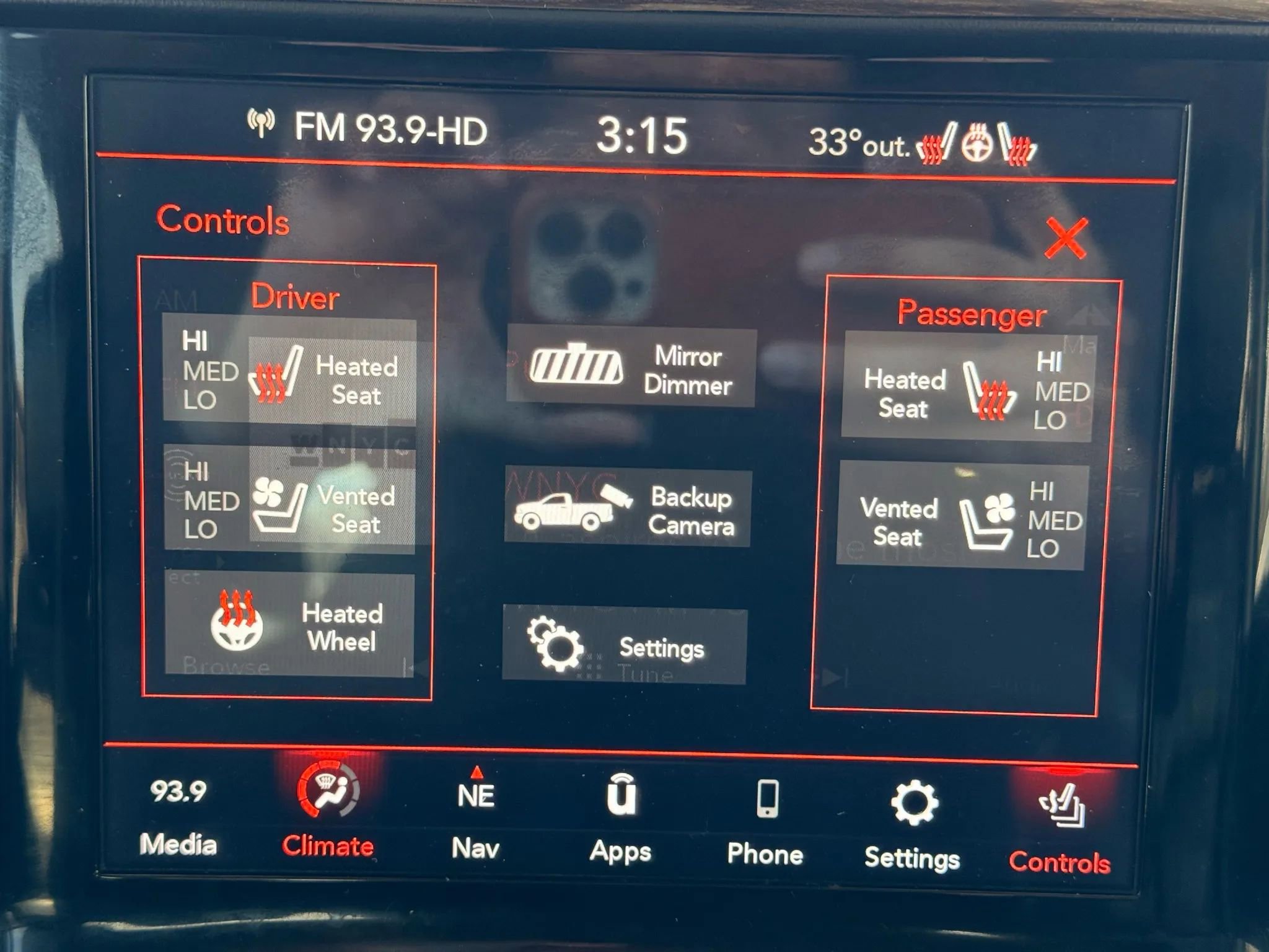 Used 2019 RAM 1500 Laramie AWD/4WD image 28