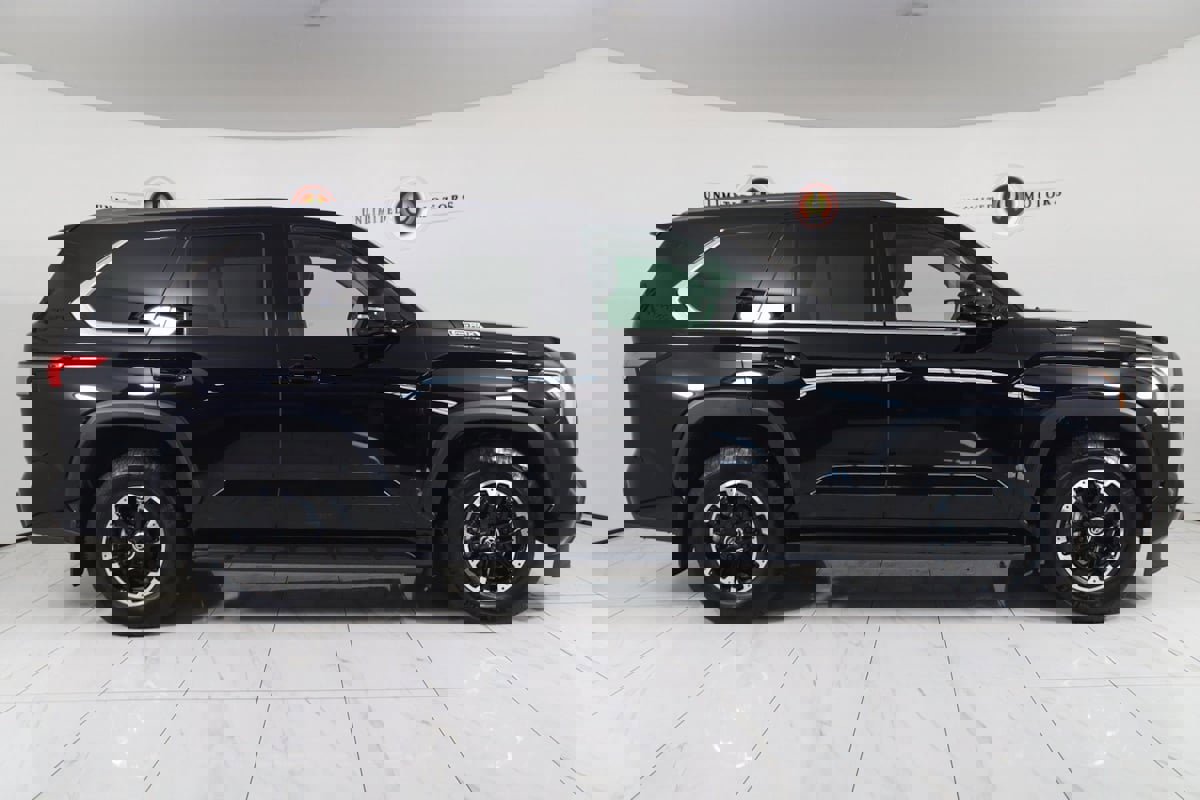 Used 2024 Toyota Sequoia Limited image 2