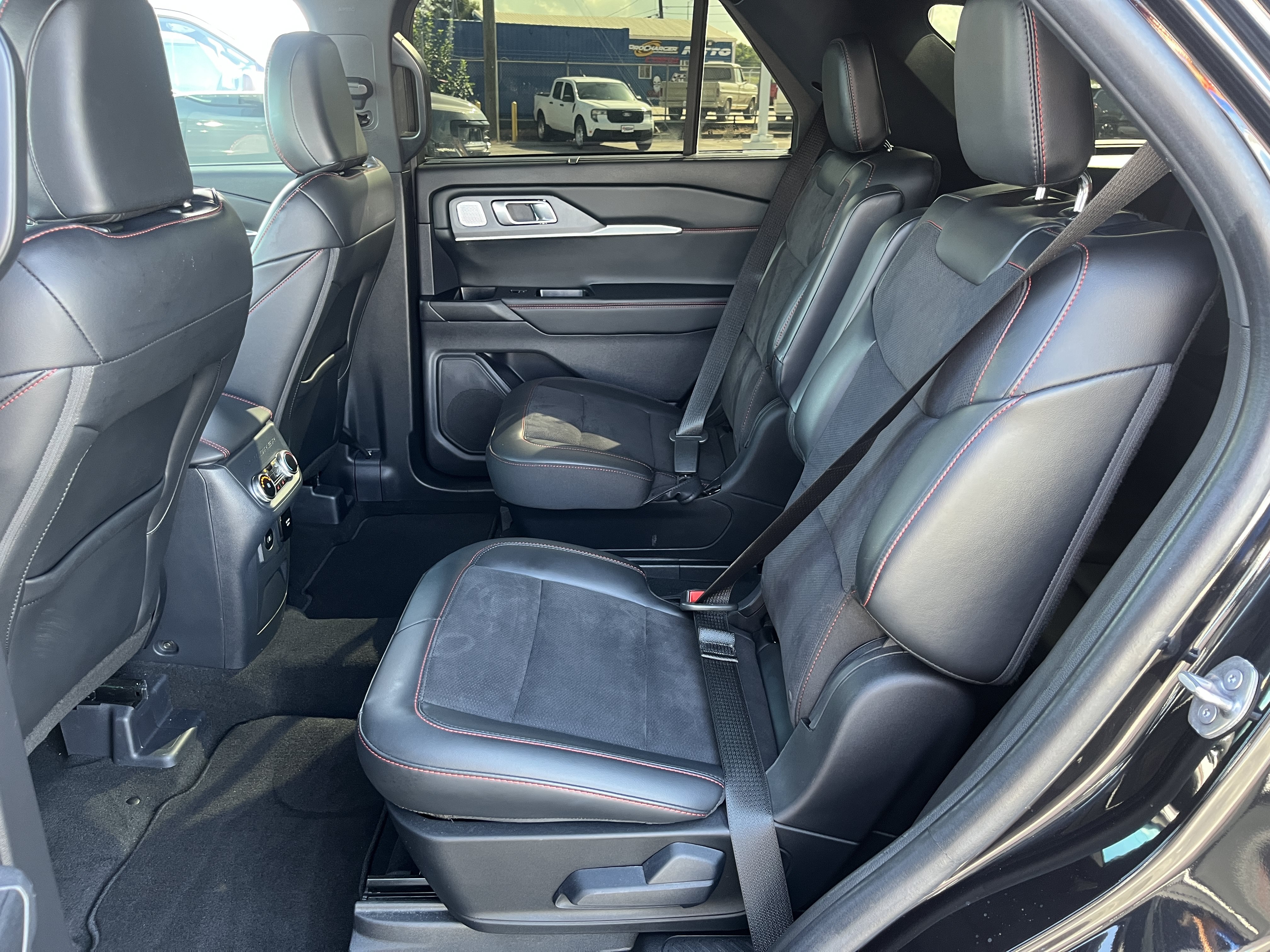 Used 2025 Ford Explorer ST AWD/4WD image 35