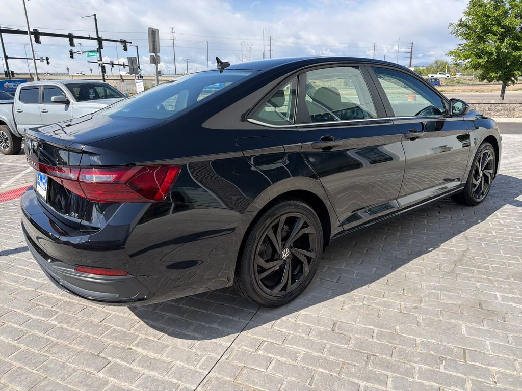 Used 2025 Volkswagen Jetta SE w/ Sunroof Package FWD image 5