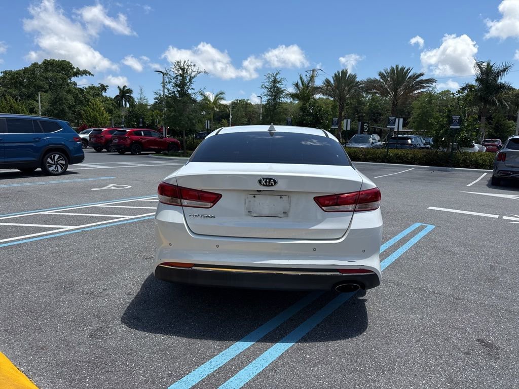 Used 2018 Kia Optima LX w/ 17" Alloy Wheels Package FWD image 6