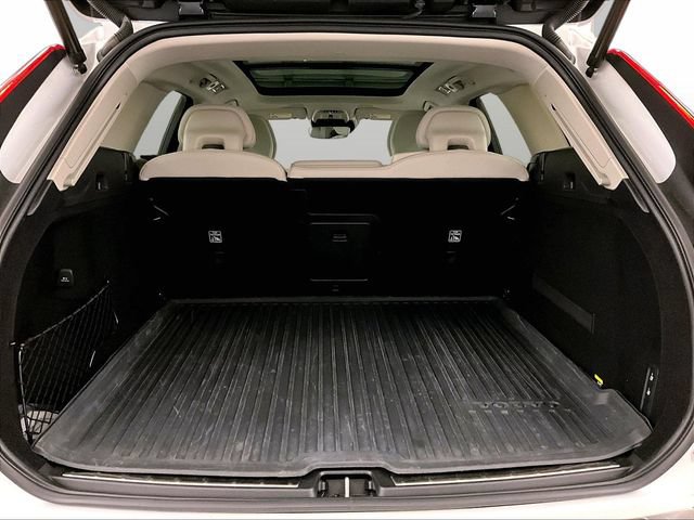 Used 2019 Volvo XC60 T5 Momentum w/ Multimedia Package AWD/4WD image 34