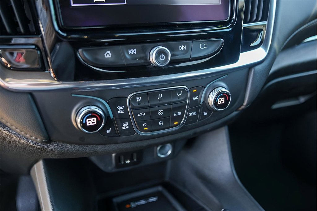 Used 2023 Chevrolet Traverse LT image 18