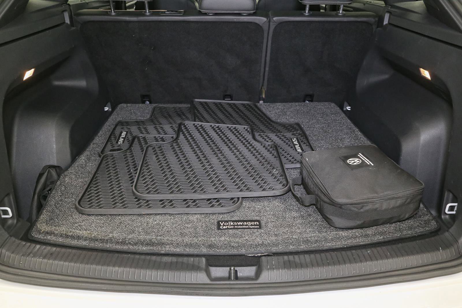 Certified 2023 Volkswagen Atlas Cross Sport SEL Premium R-Line image 16