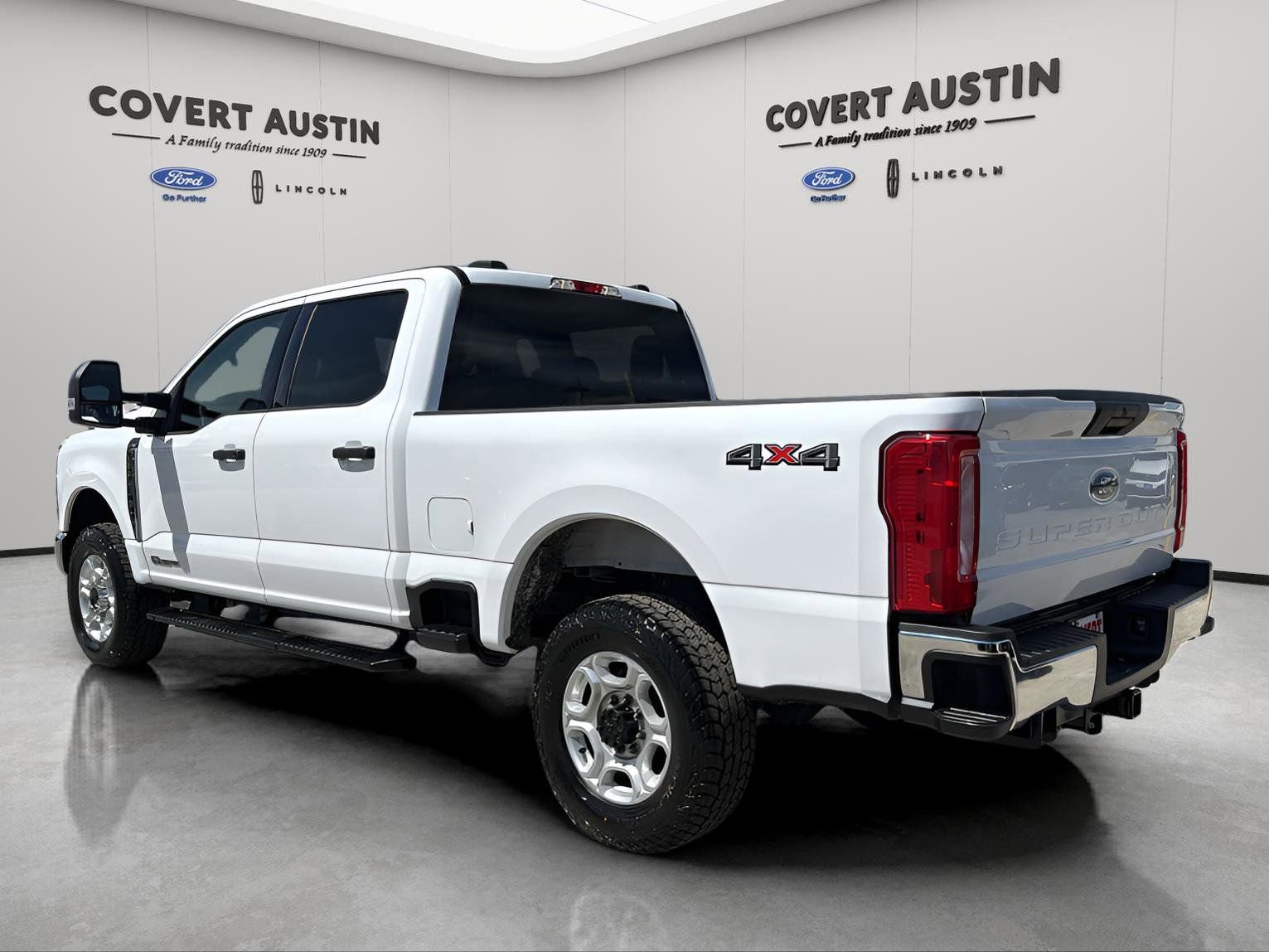 Used 2025 Ford F350 XLT image 3