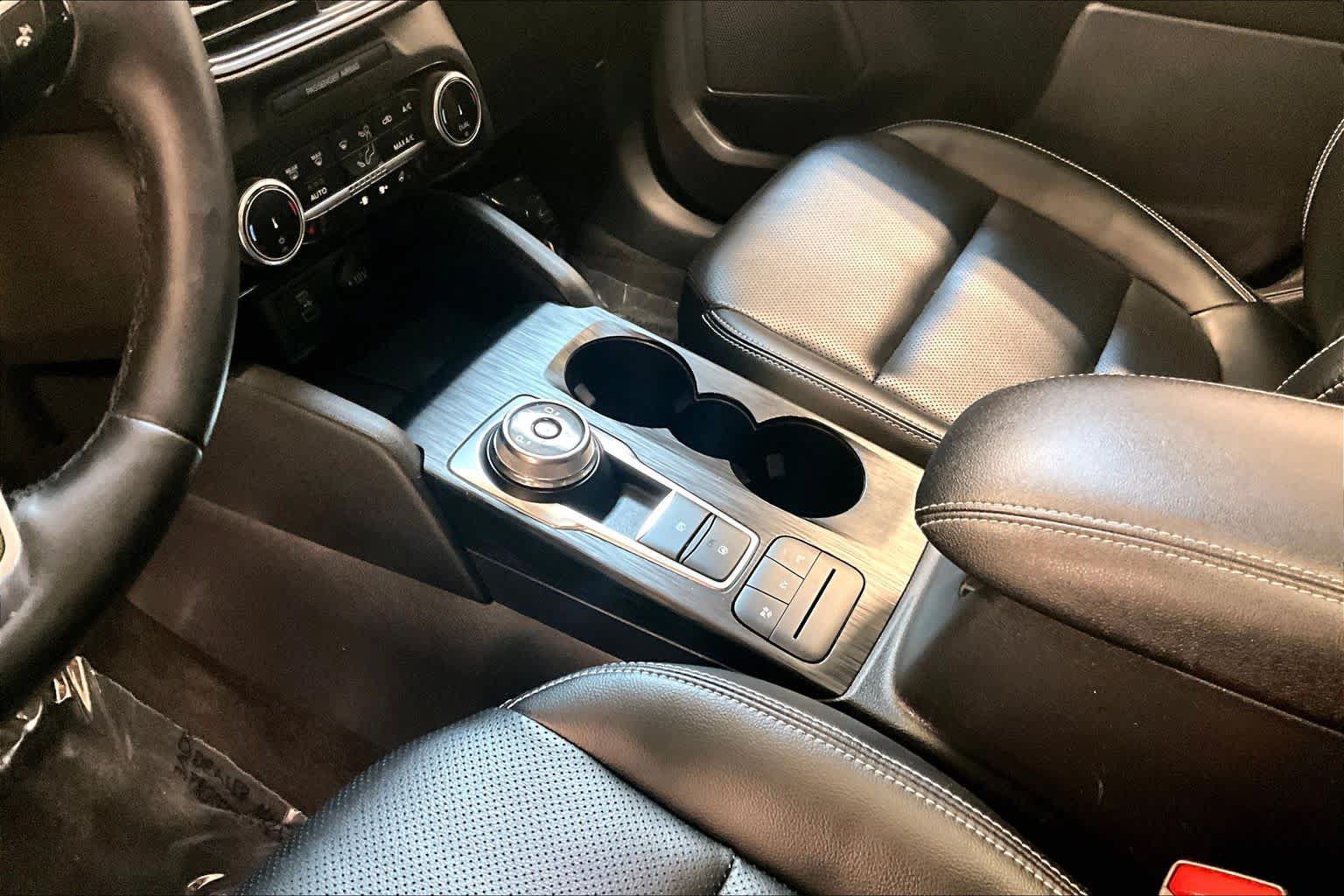 Used 2022 Ford Escape Titanium FWD image 16