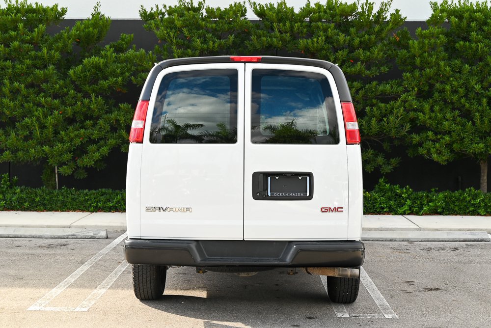 Used 2022 GMC Savana 3500 Extended w/ Driver Convenience Package RWD image 5