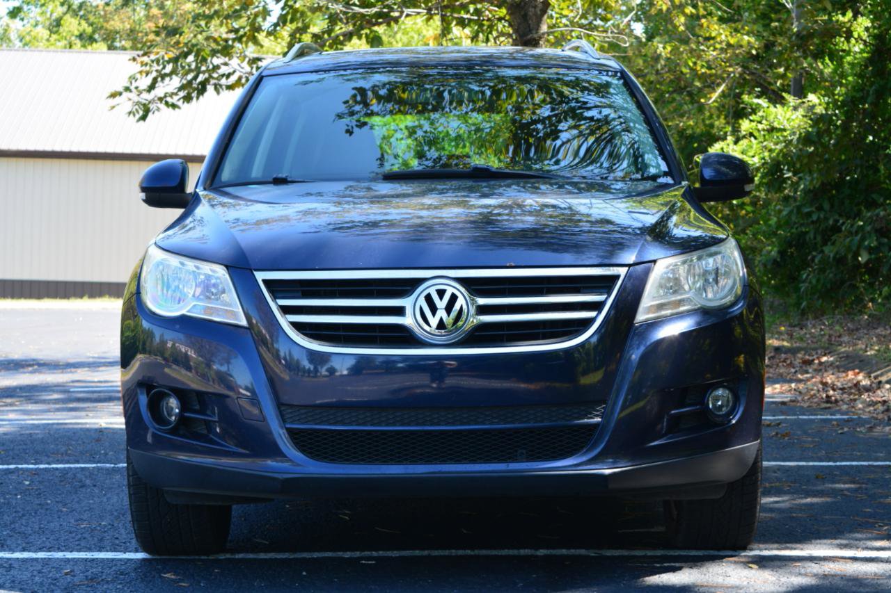 Used 2011 Volkswagen Tiguan S image 2