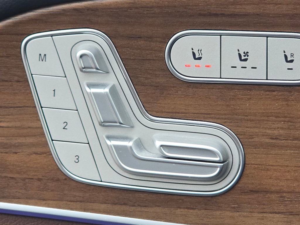 Used 2024 Mercedes-Benz GLS 580 4MATIC image 6