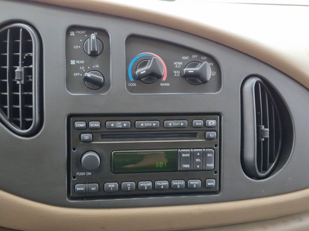 Used 2006 Ford E-350 and Econoline 350 XL RWD image 19