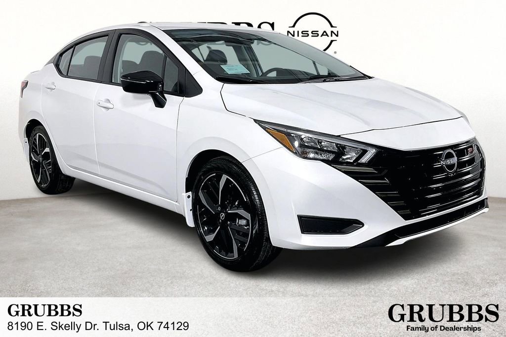 New 2025 Nissan Versa SR w/ Trunk Package